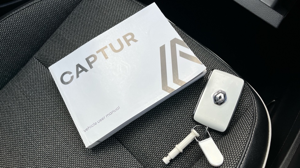 Renault Captur 1.0 TCE 90 Techno 5dr Petrol Hatchback - Image 19