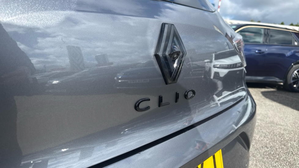 Renault Clio 1.0 TCe 90 Esprit Alpine 5dr Petrol Hatchback - Image 32