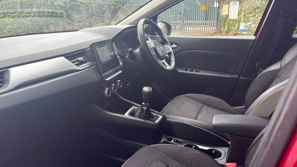 Renault Captur 1.0 TCE 90 Techno 5dr Petrol Hatchback - Image 9