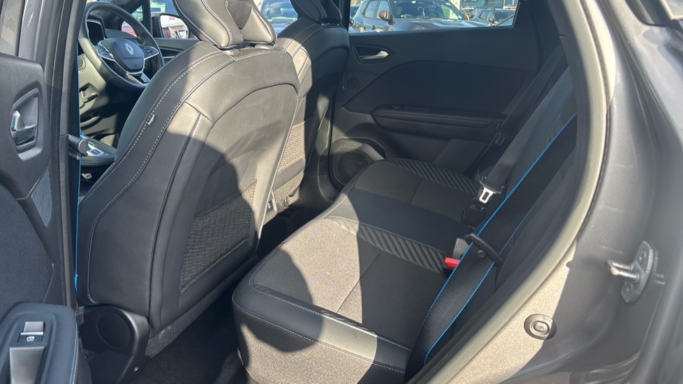 Renault Symbioz 1.6 E-Tech FHEV 145 Iconic Esprit Alpine 5dr Auto Hybrid Estate - Image 16