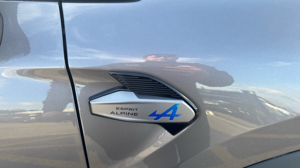 Renault Symbioz 1.6 E-Tech FHEV 145 Iconic Esprit Alpine 5dr Auto Hybrid Estate - Image 26