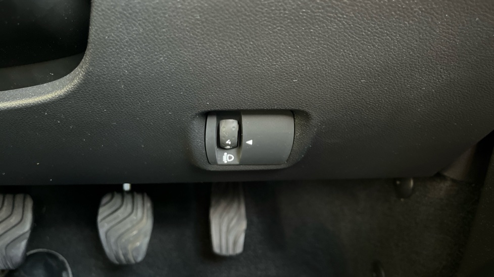 Dacia Sandero Stepway 1.0 TCe Extreme 5dr Petrol Hatchback - Image 27