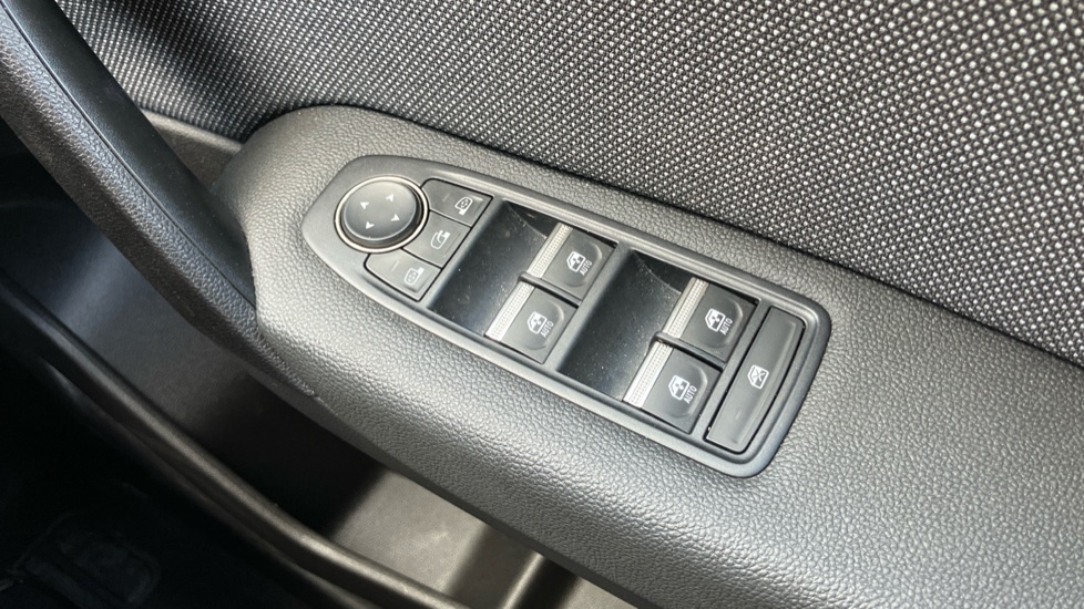 Renault Captur 1.2 TCE 115 Techno 5dr Petrol Hatchback - Image 21