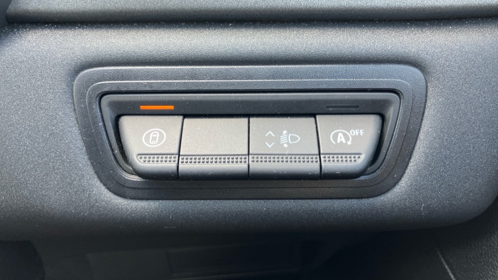Renault Captur 1.2 TCE 115 Techno 5dr Petrol Hatchback - Image 22