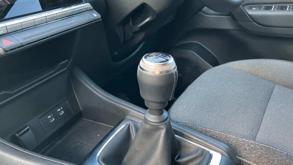 Renault Captur 1.2 TCE 115 Techno 5dr Petrol Hatchback - Image 13