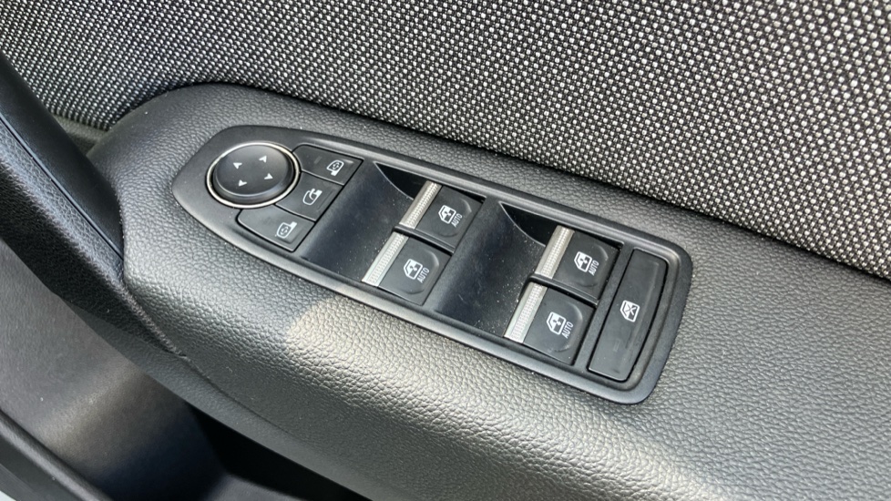 Renault Captur 1.2 TCE 115 Techno 5dr Petrol Hatchback - Image 21