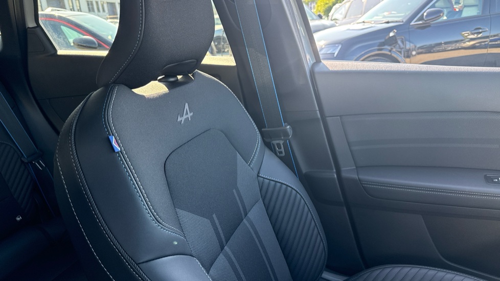 Renault Symbioz 1.8 E-Tech FHEV 160 Techno Esprit Alpine 5dr Auto Hybrid Estate - Image 33