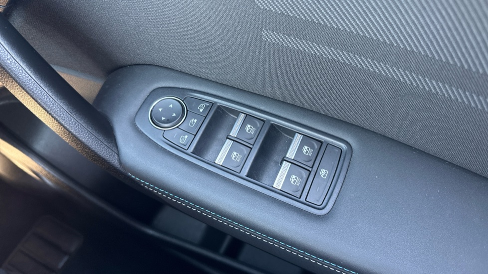 Renault Symbioz 1.8 E-Tech FHEV 160 Techno Esprit Alpine 5dr Auto Hybrid Estate - Image 35