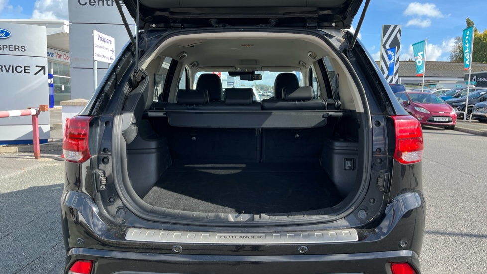 Mitsubishi Outlander 2.0 PHEV GX4hs 5dr Auto Estate - Image 4