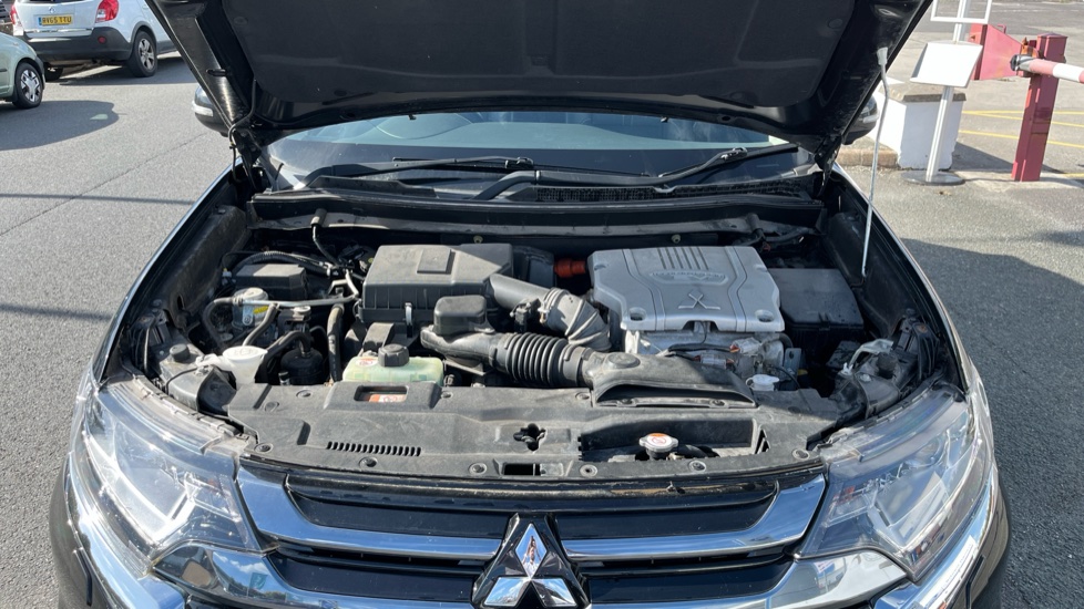 Mitsubishi Outlander 2.0 PHEV GX4hs 5dr Auto Estate - Image 8