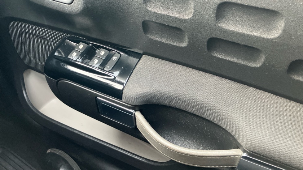 Citroen C3 1.2 PureTech 82 Flair 5dr Petrol Hatchback - Image 8