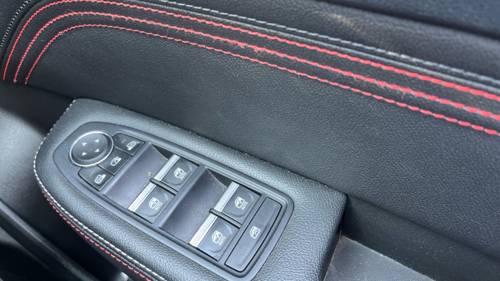 Renault Arkana 1.6 E-TECH Hybrid 145 R.S. Line 5dr Auto Hybrid Estate - Image 8
