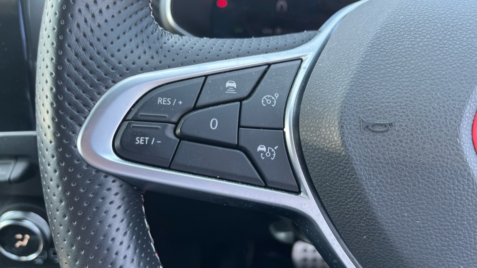 Renault Arkana 1.6 E-TECH Hybrid 145 R.S. Line 5dr Auto Hybrid Estate - Image 21