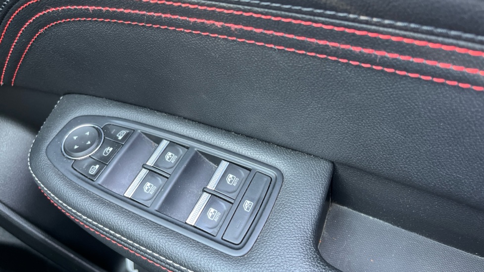 Renault Arkana 1.6 E-TECH Hybrid 145 R.S. Line 5dr Auto Hybrid Estate - Image 29