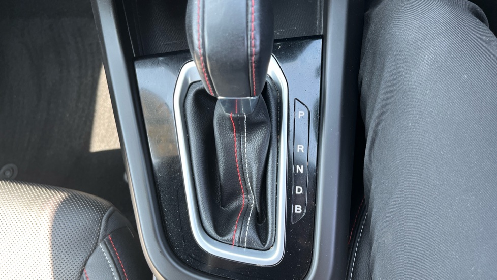 Renault Arkana 1.6 E-TECH Hybrid 145 R.S. Line 5dr Auto Hybrid Estate - Image 35