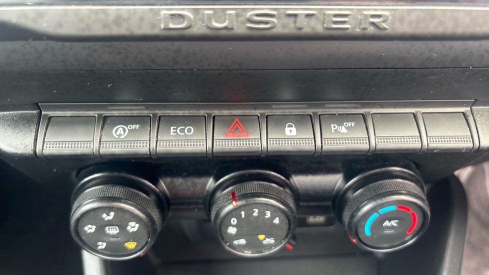 Dacia Duster 1.0 TCe 100 Comfort 5dr Bi Fuel Estate - Image 37