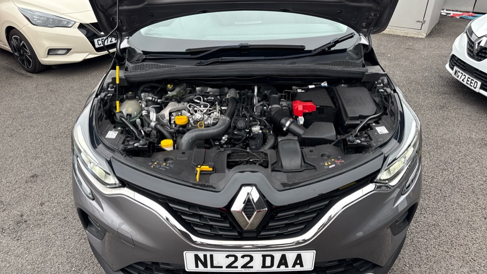 Renault Captur 1.3 TCE 140 Iconic 5dr Petrol Hatchback - Image 8