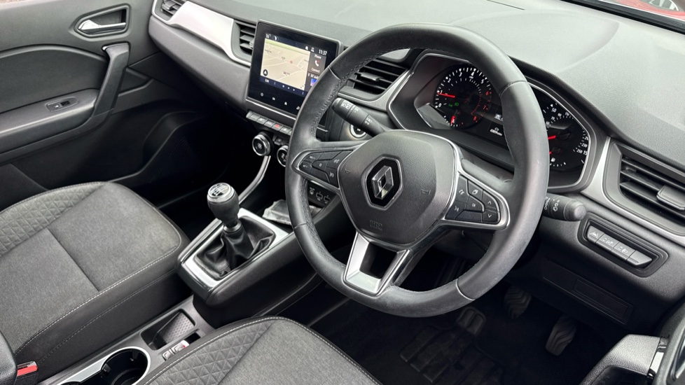 Renault Captur 1.3 TCE 140 Iconic 5dr Petrol Hatchback - Image 11