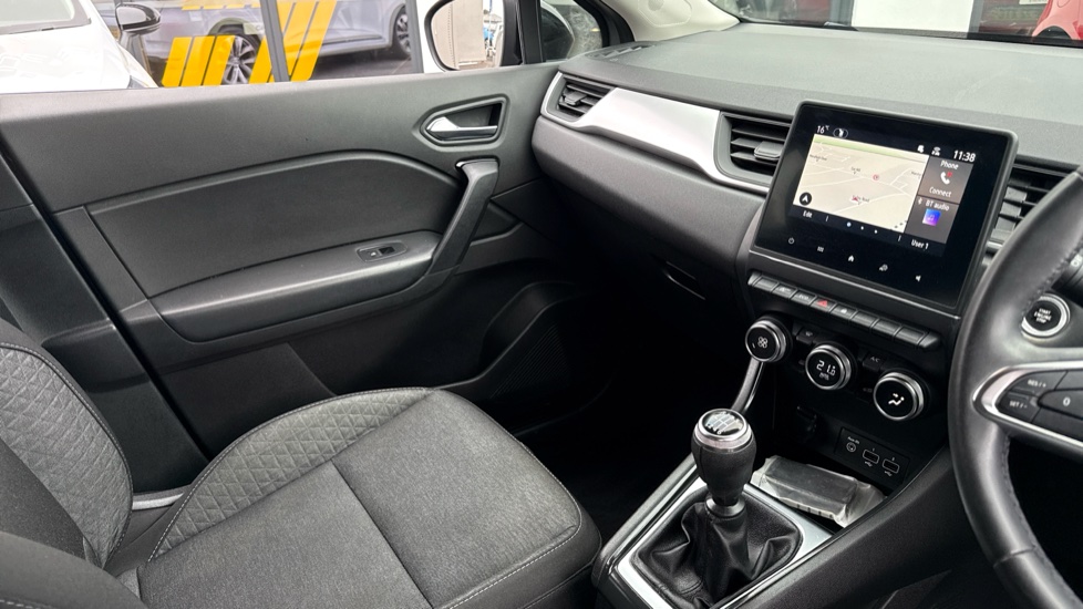 Renault Captur 1.3 TCE 140 Iconic 5dr Petrol Hatchback - Image 14
