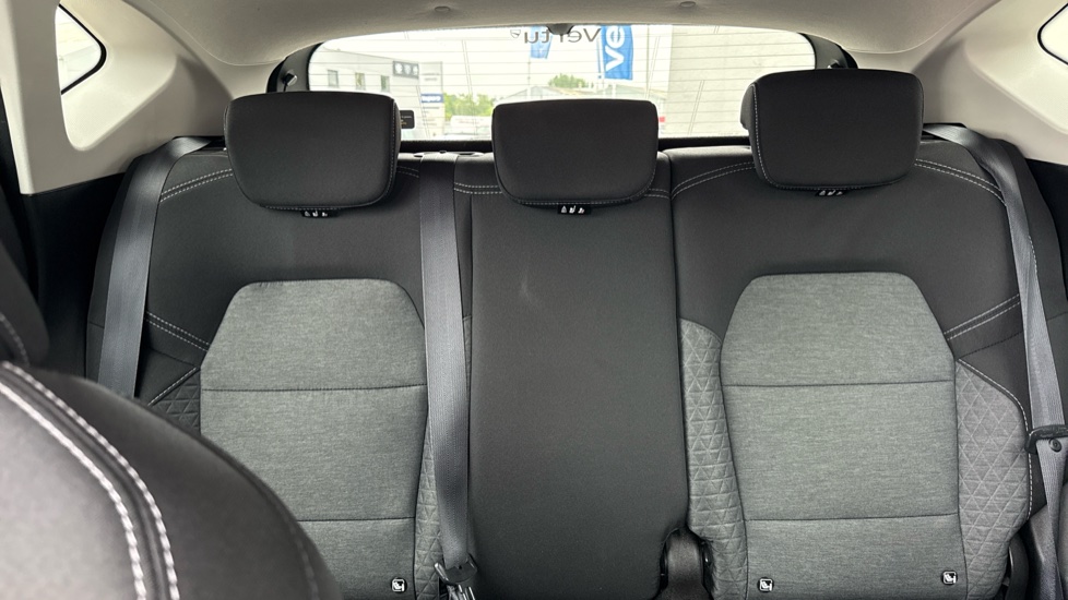 Renault Captur 1.3 TCE 140 Iconic 5dr Petrol Hatchback - Image 15