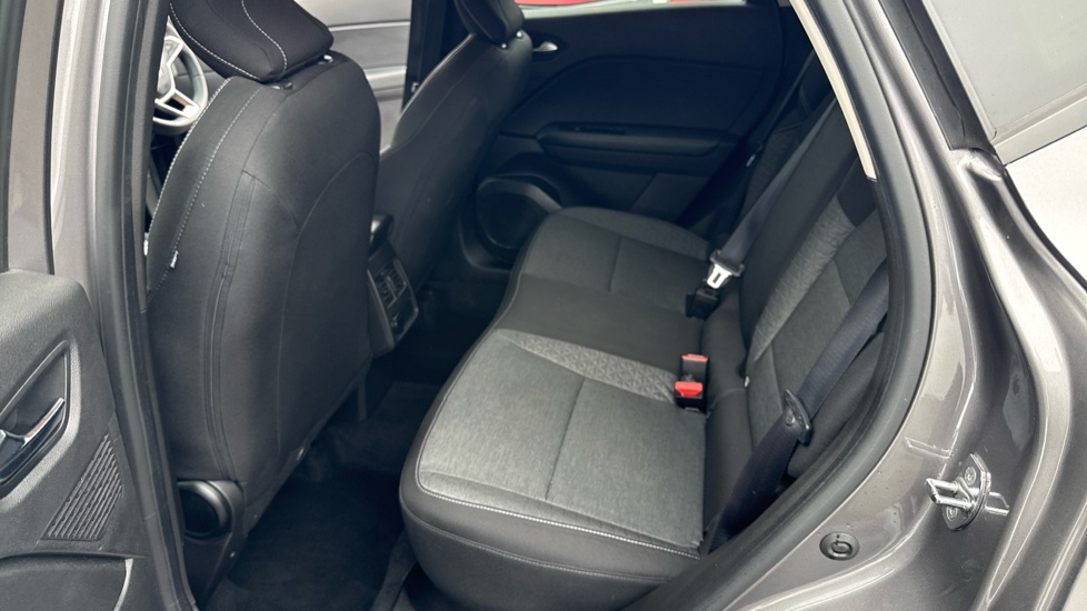 Renault Captur 1.3 TCE 140 Iconic 5dr Petrol Hatchback - Image 16