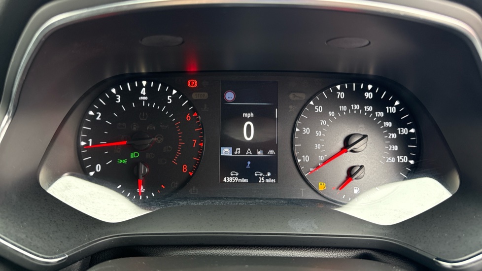 Renault Captur 1.3 TCE 140 Iconic 5dr Petrol Hatchback - Image 18