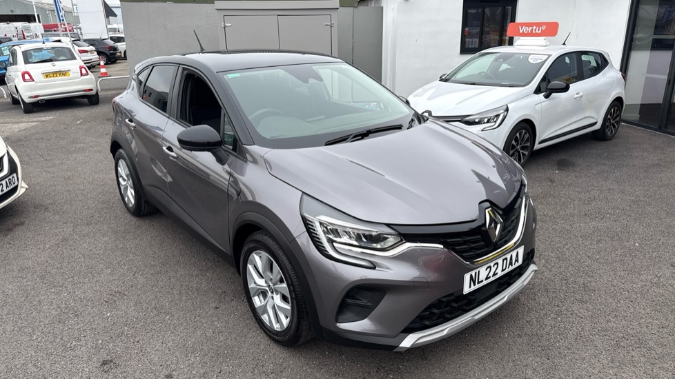 Renault Captur 1.3 TCE 140 Iconic 5dr Petrol Hatchback - Image 21