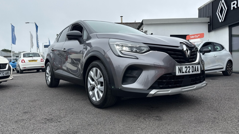 Renault Captur 1.3 TCE 140 Iconic 5dr Petrol Hatchback - Image 22