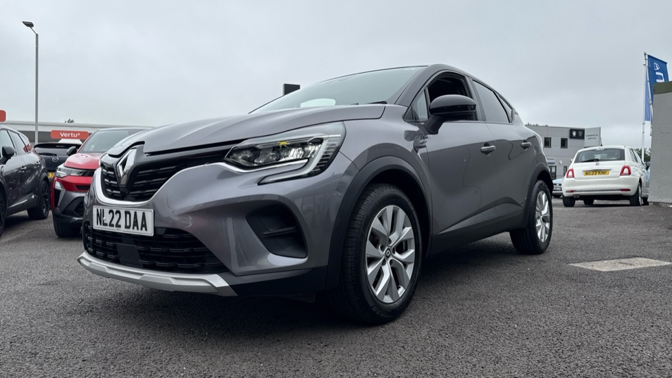 Renault Captur 1.3 TCE 140 Iconic 5dr Petrol Hatchback - Image 24