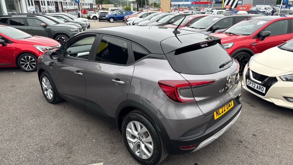 Renault Captur 1.3 TCE 140 Iconic 5dr Petrol Hatchback - Image 25