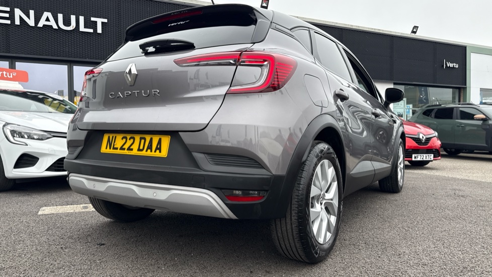 Renault Captur 1.3 TCE 140 Iconic 5dr Petrol Hatchback - Image 28