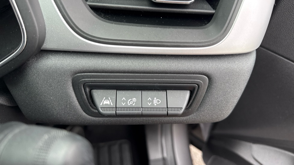 Renault Captur 1.3 TCE 140 Iconic 5dr Petrol Hatchback - Image 37