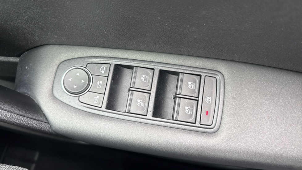 Renault Captur 1.3 TCE 140 Iconic 5dr Petrol Hatchback - Image 38