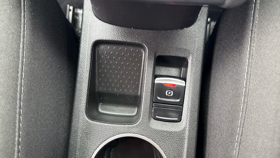 Renault Captur 1.3 TCE 140 Iconic 5dr Petrol Hatchback - Image 48