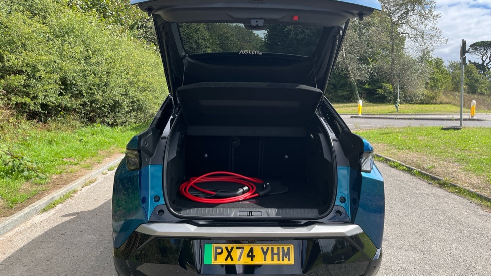 Peugeot 3008 157kW GT 73kWh 5dr Auto Electric Estate - Image 4