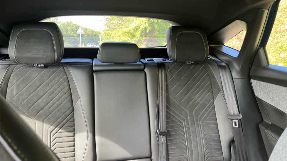 Peugeot 3008 157kW GT 73kWh 5dr Auto Electric Estate - Image 15