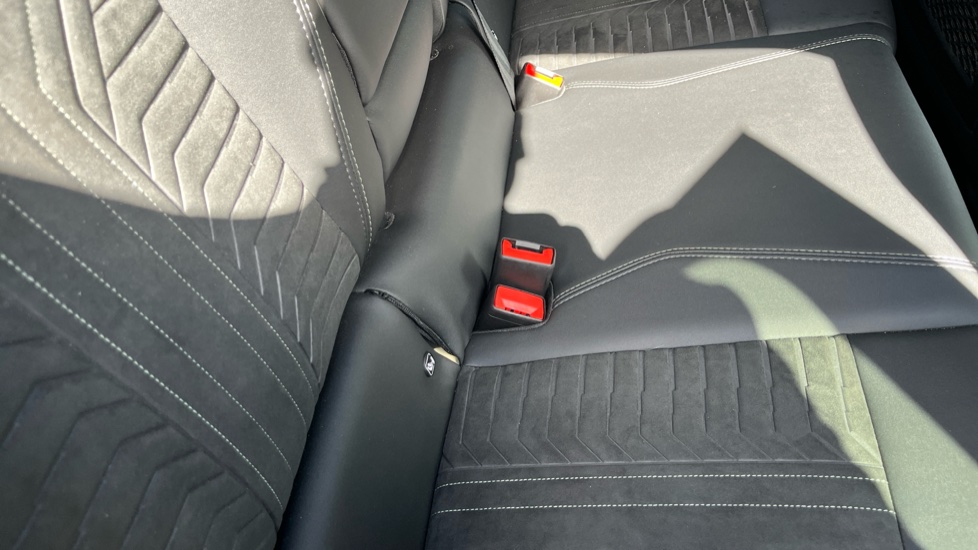 Peugeot 3008 157kW GT 73kWh 5dr Auto Electric Estate - Image 17