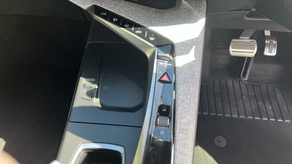 Peugeot 3008 157kW GT 73kWh 5dr Auto Electric Estate - Image 24