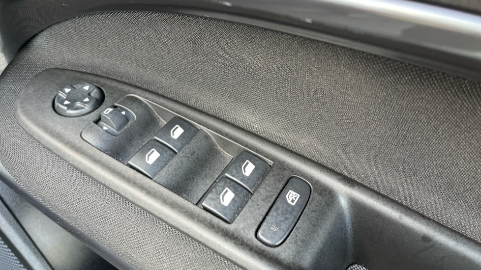 Fiat 600 1.2 Hybrid 48V 5dr eDCT-6 Petrol Hatchback - Image 7