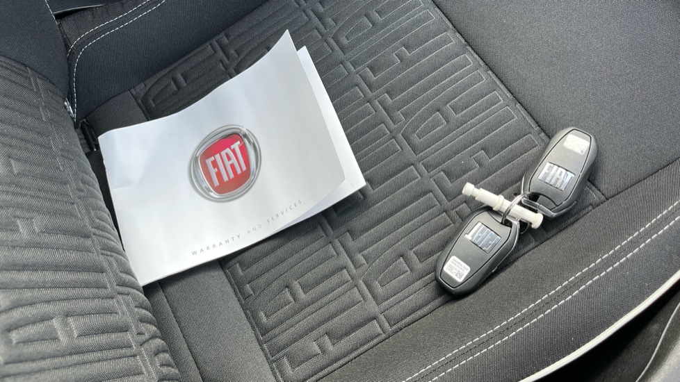 Fiat 600 1.2 Hybrid 48V 5dr eDCT-6 Petrol Hatchback - Image 18