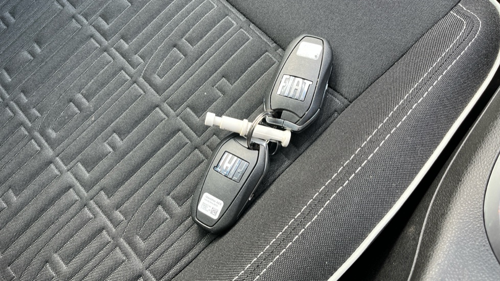 Fiat 600 1.2 Hybrid 48V 5dr eDCT-6 Petrol Hatchback - Image 19