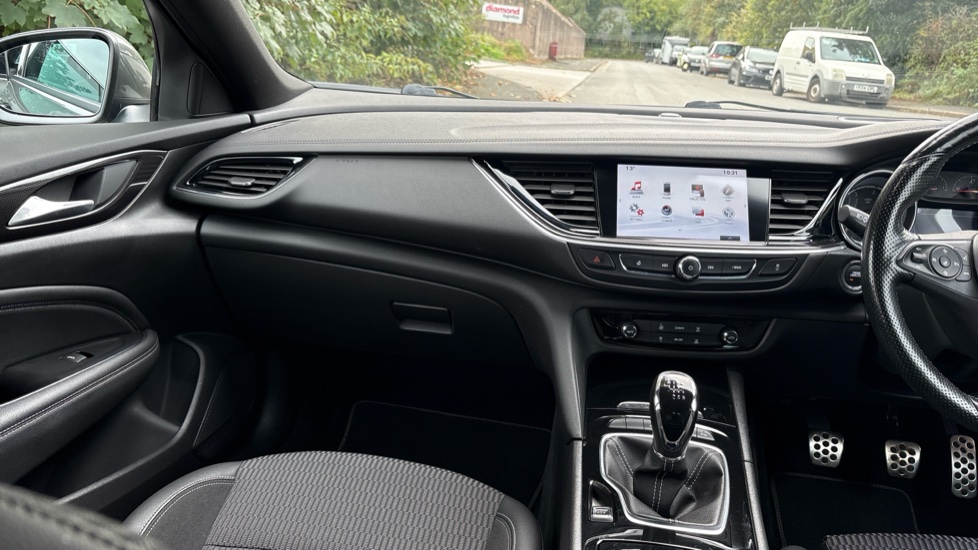 Vauxhall Insignia 1.6 Turbo D ecoTec [136] SRi Vx-line Nav 5dr Diesel Hatchback - Image 14