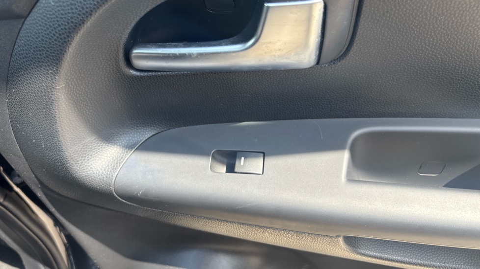 Kia Venga 1.6 2 5dr Auto [6] Petrol Hatchback - Image 33