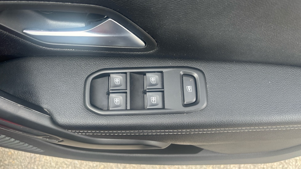 Dacia Duster 1.0 TCe 90 Prestige 5dr Petrol Estate - Image 32