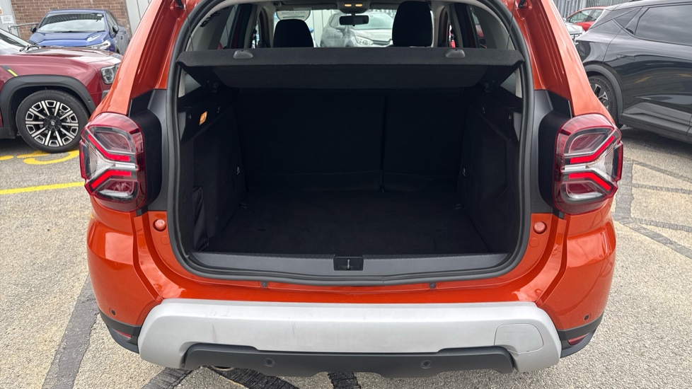 Dacia Duster 1.3 TCe 150 Prestige 5dr EDC Petrol Estate - Image 4