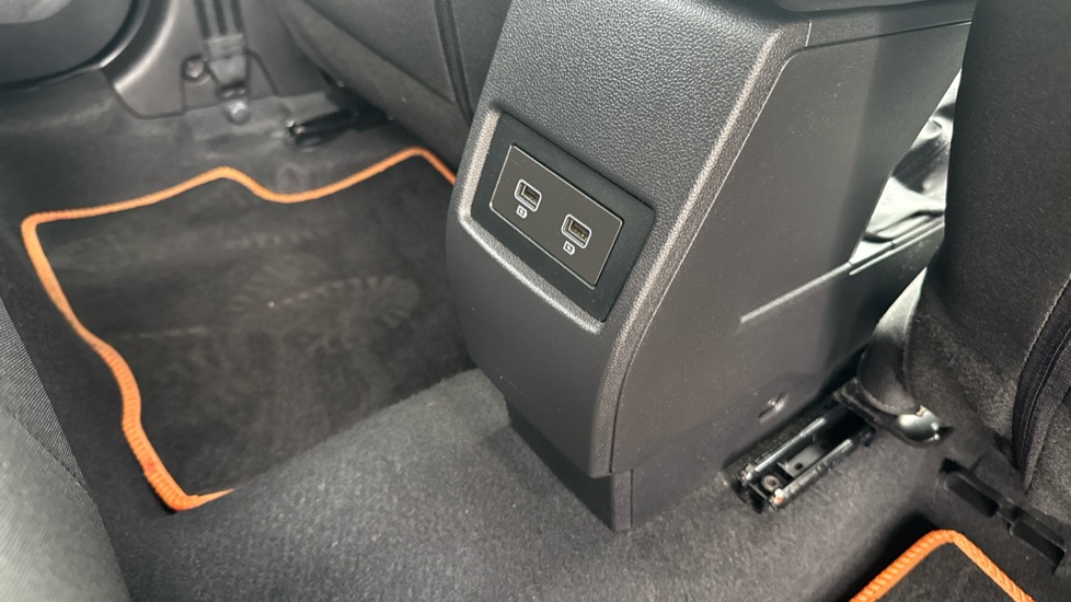 Dacia Duster 1.3 TCe 150 Prestige 5dr EDC Petrol Estate - Image 32