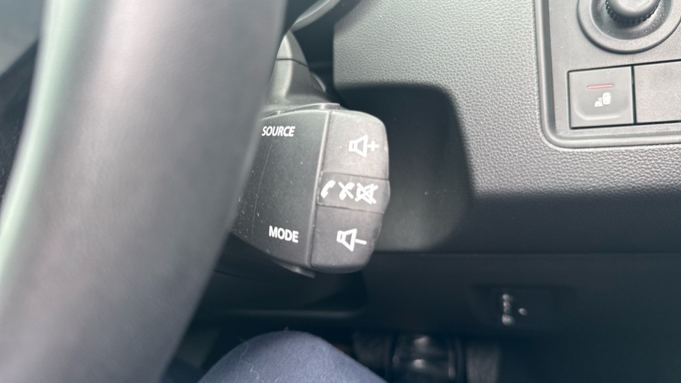 Dacia Duster 1.3 TCe 150 Prestige 5dr EDC Petrol Estate - Image 46