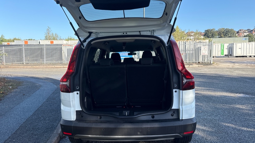 Dacia Jogger 1.0 TCe Expression 5dr Petrol Estate - Image 4