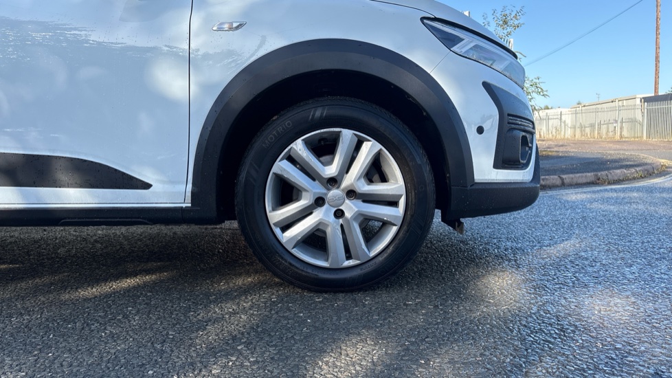 Dacia Jogger 1.0 TCe Expression 5dr Petrol Estate - Image 7