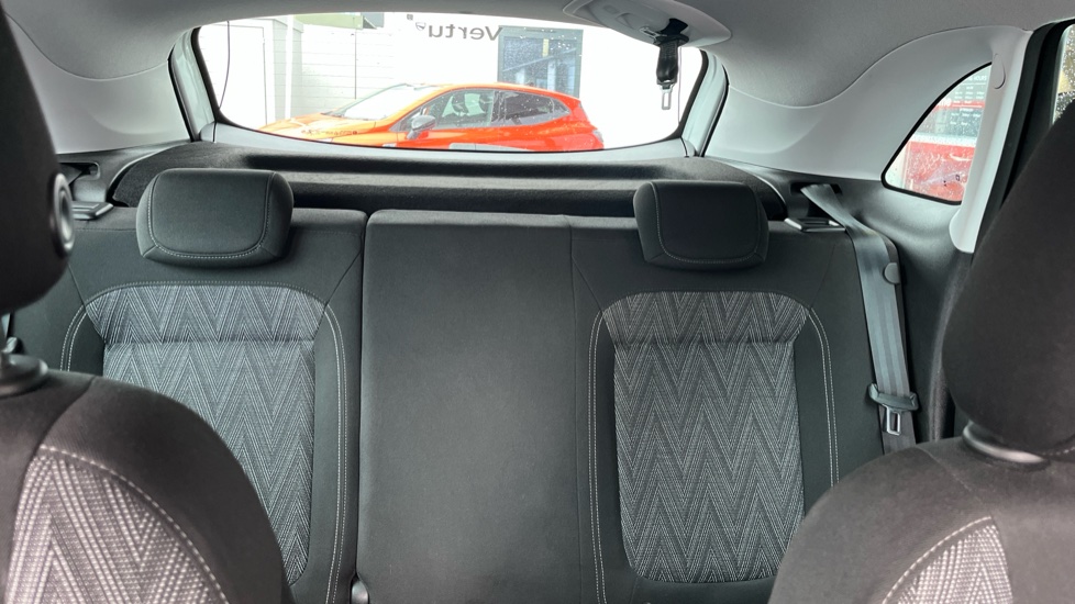 Vauxhall Crossland X 1.2T [110] Griffin 5dr [6 Spd] [Start Stop] Petrol Hatchback - Image 15